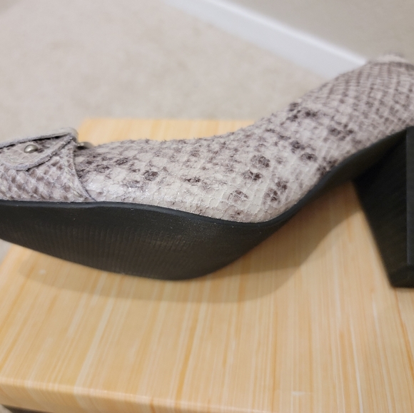 New Fossil open toe snake print heel size 8.5 - Picture 3 of 3